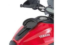 GIVI BF 21 objímka pro uchycení tankruksaku TANKLOCK na víčko nádrže (Yamaha MT-03)