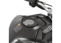 GIVI BF 28 objímka pro úchyt tankruksaku TANKLOCK na víčko nádrže Kawasaki Z 650 (17)